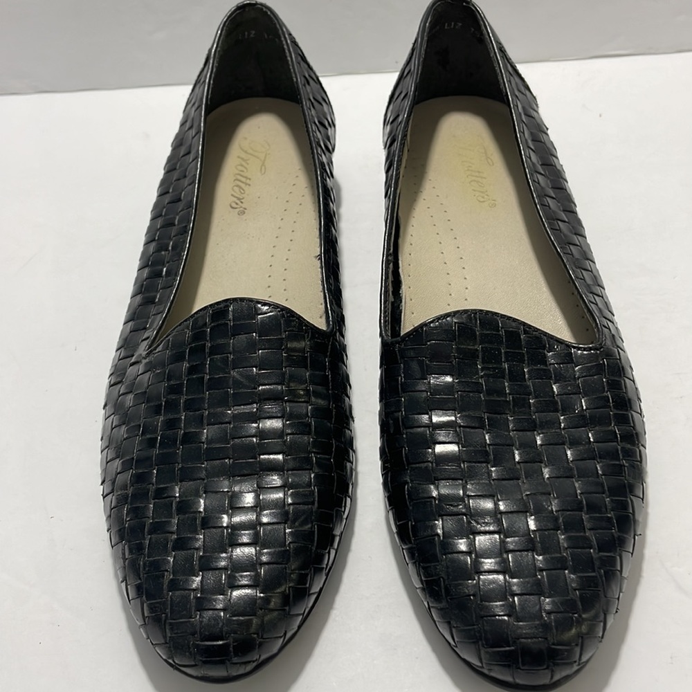 Women’s Trotters Black Leather Flat Loafer Liz Size 9